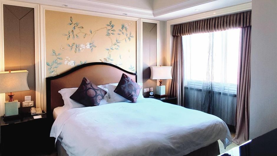 Ramada Plaza Tian Lu Hotel Room