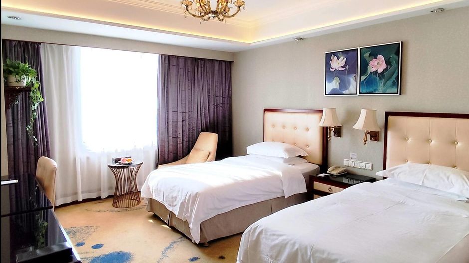 Ramada Plaza Tian Lu Hotel Room