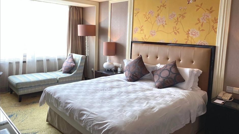 Ramada Plaza Tian Lu Hotel Room