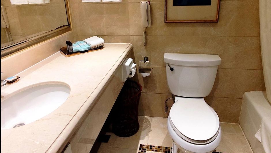 Ramada Plaza Tian Lu Hotel Room