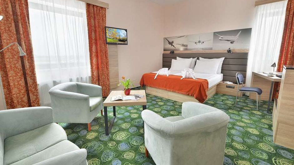 Ramada Airport Hotel Prague Suite