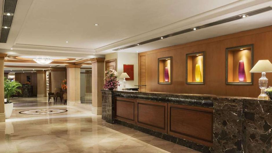 Ramada Plaza Palm Grove Lobby