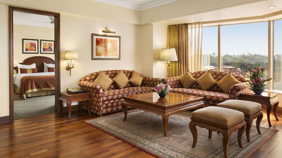 Ramada Plaza Palm Grove Suite