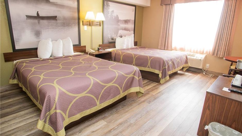Super 8 Mississauga Room
