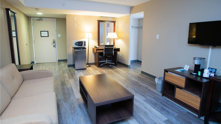 Super 8 Mississauga Room
