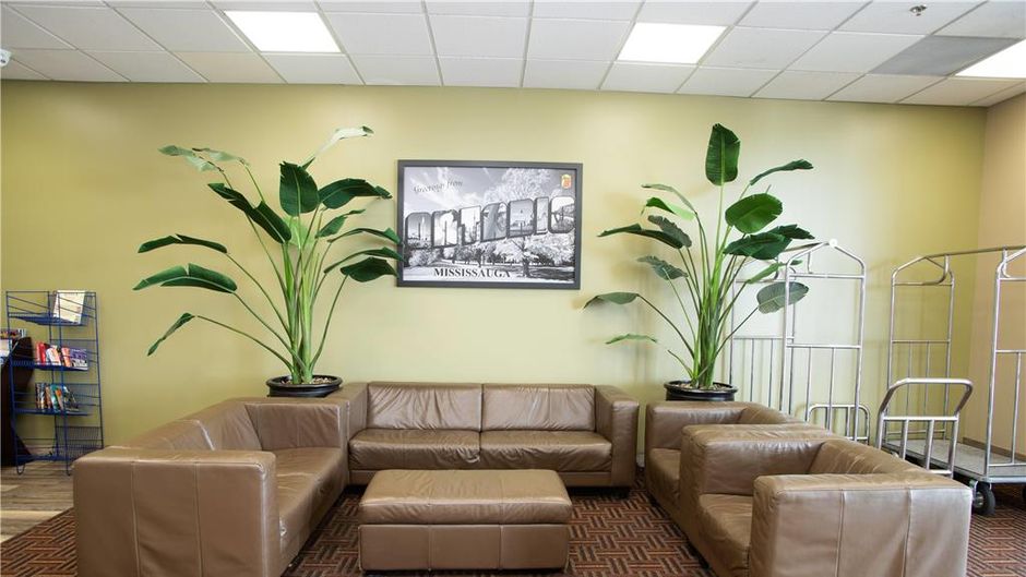 Super 8 Mississauga Lobby
