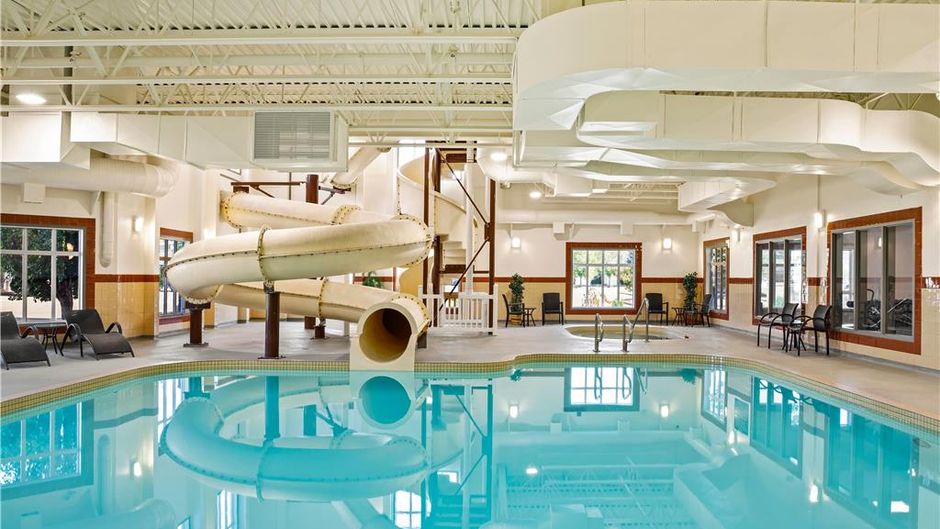 Ramada Drumheller Hotels & Suites Pool