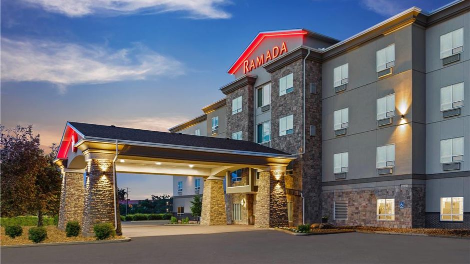 Ramada Drumheller Hotels & Suites Exterior