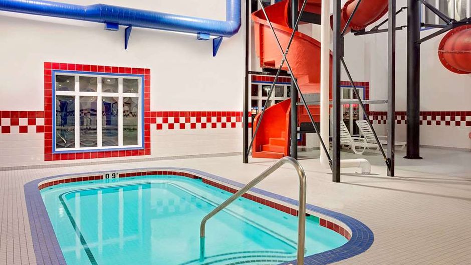 Ramada Stettler Pool
