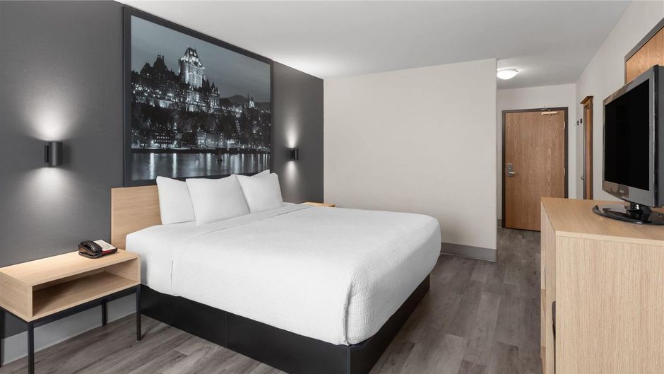 Super 8 Quebec City Room