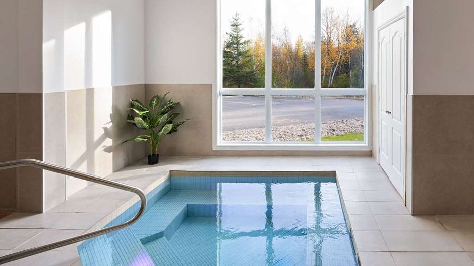 Super 8 Sainte Agathe Des Monts Pool