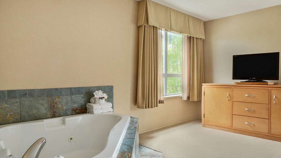 Ramada Nanaimo Suite