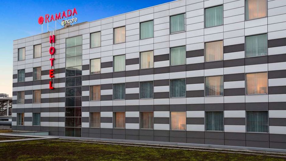 Ramada Encore Geneva Exterior