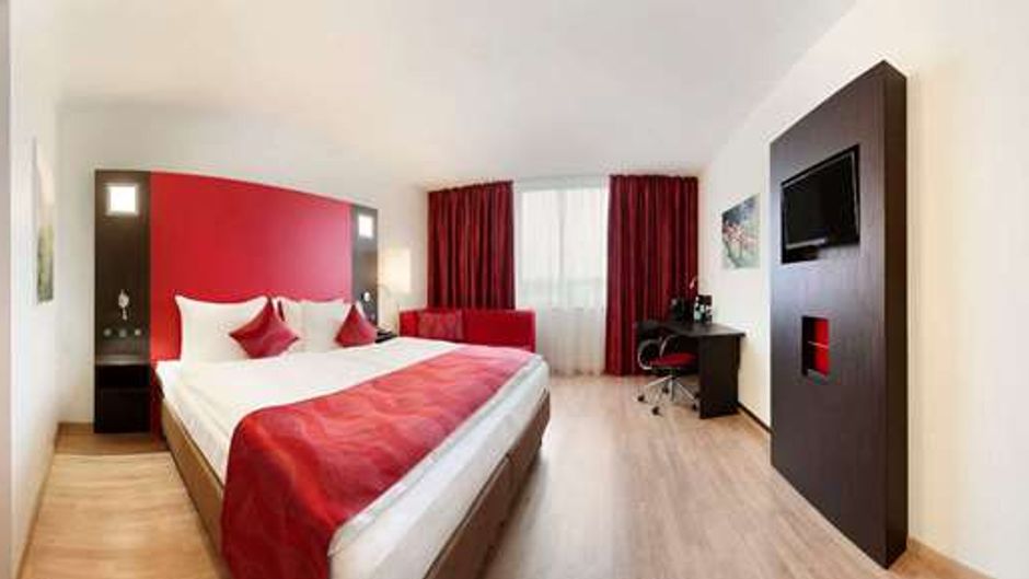 Ramada Encore Geneva Room