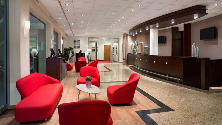 Ramada Encore Geneva Lobby
