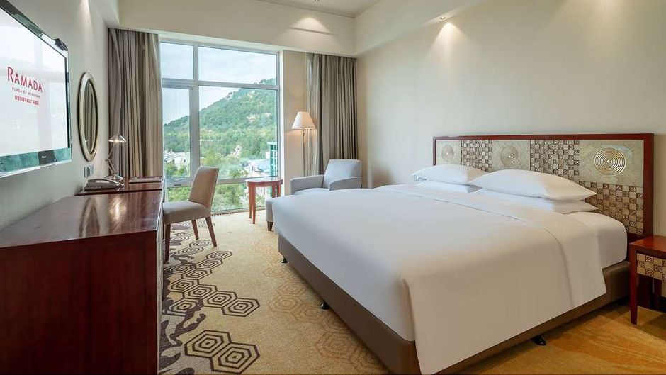 Ramada Plaza Taian Room