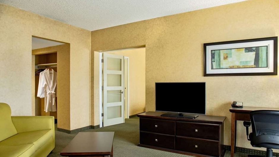 Days Inn Cranbrook Suite