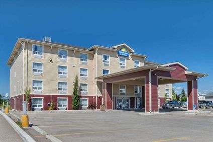 Days Inn & Suites Cochrane