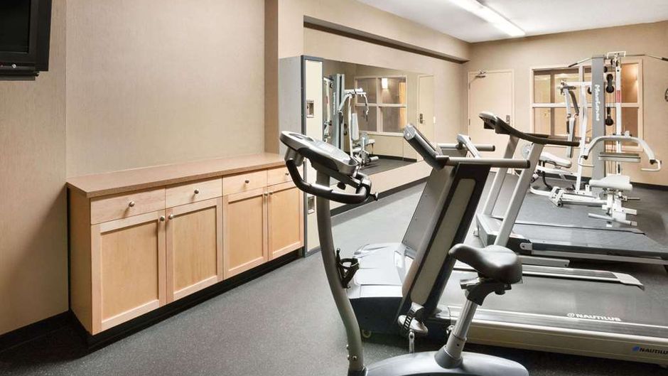 Days Inn & Suites Cochrane Health