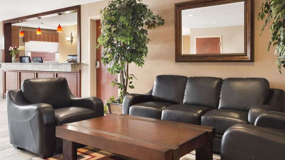 Days Inn & Suites Cochrane Lobby