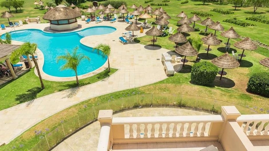 Howard Johnson Resort Villa de Merlo Pool