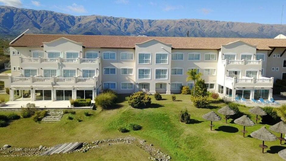 Howard Johnson Resort Villa de Merlo Exterior