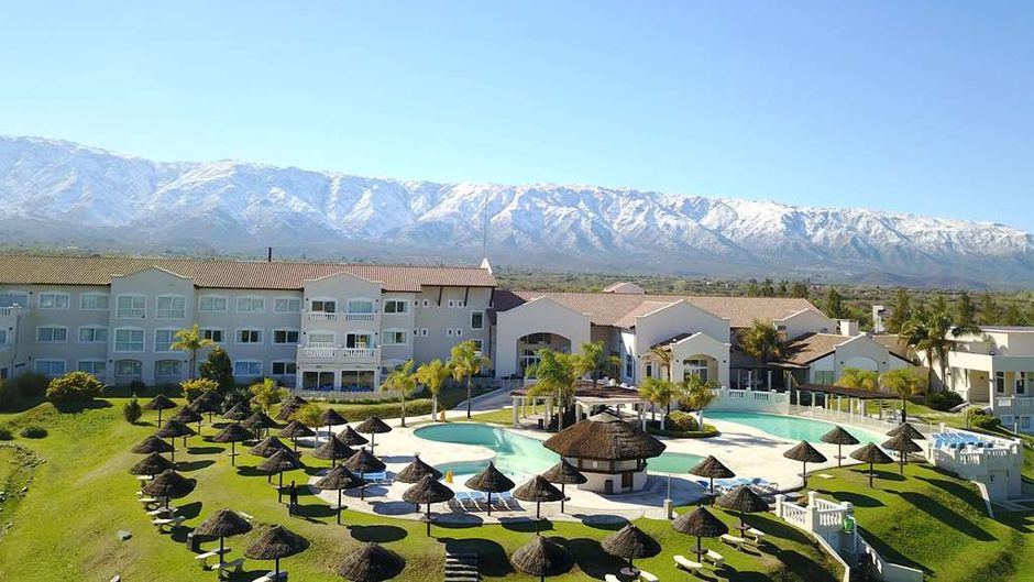 Howard Johnson Resort Villa de Merlo Exterior