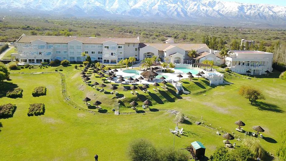 Howard Johnson Resort Villa de Merlo Exterior