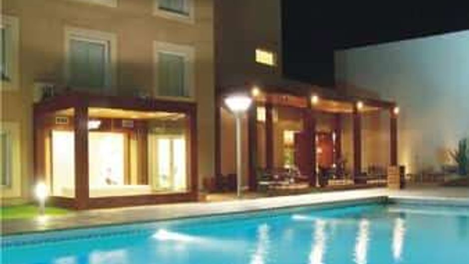 Howard Johnson Hotel & Casino Pool