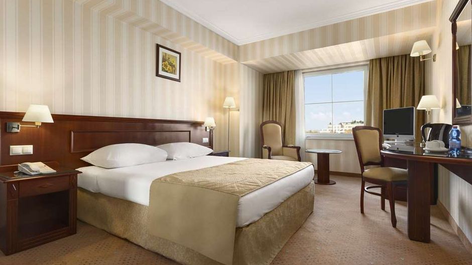 Ramada Hotel & Suites Bucharest North Room