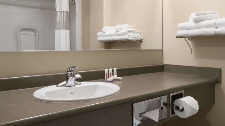 Days Inn Thunder Bay North Room