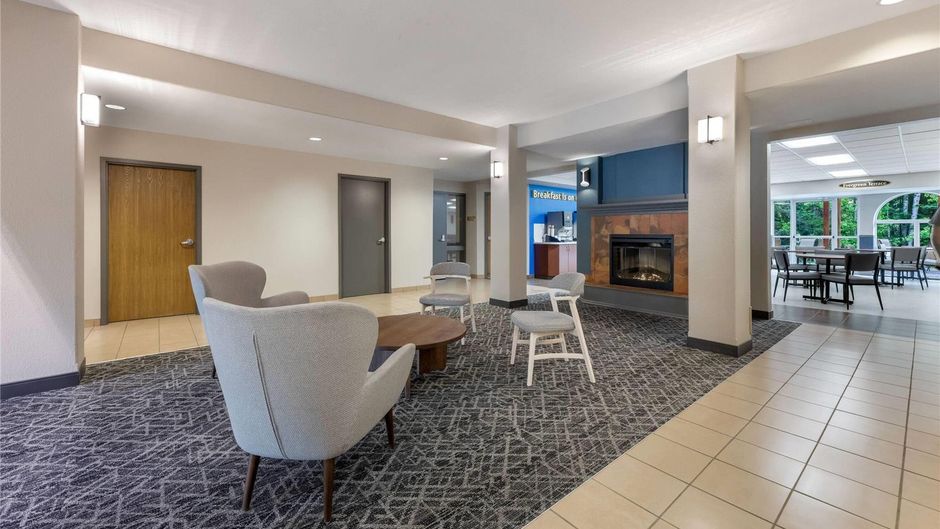 Days Inn Thunder Bay North Lobby