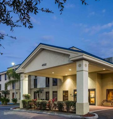 Days Inn & Suites Lakeland