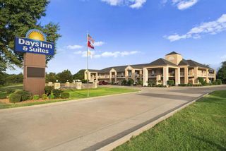 Days Inn & Suites Stuttgart