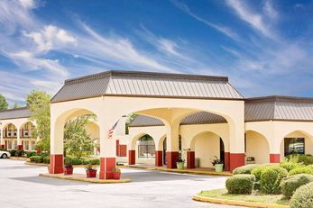 Days Inn & Suites Starkville