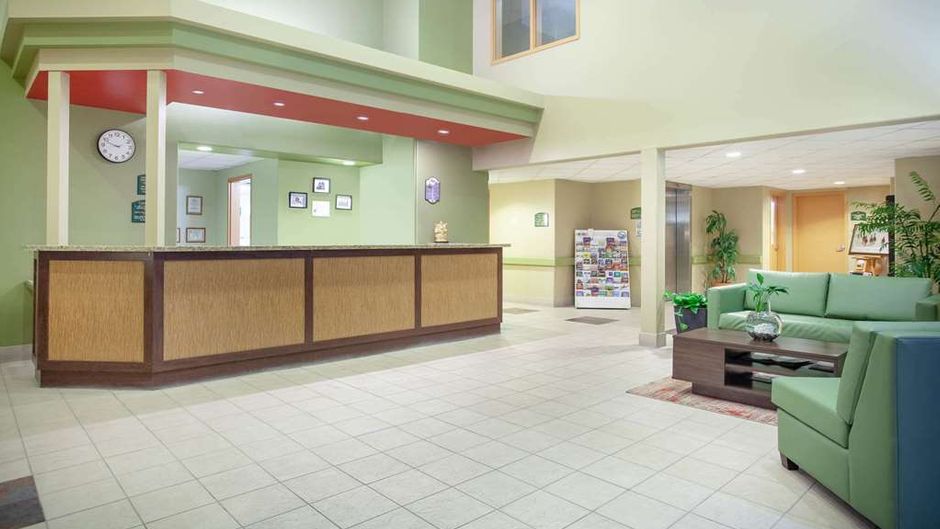 Super 8 Midland Lobby
