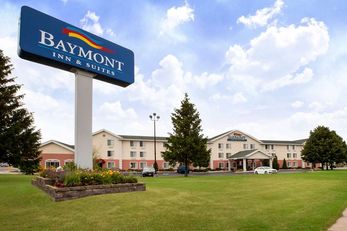 Baymont Inn & Suites Mackinaw City