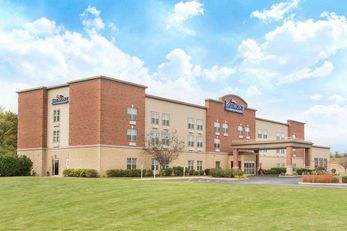 Baymont Inn & Suites Plymouth