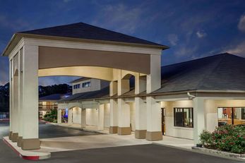 Days Inn & Suites Huntsville