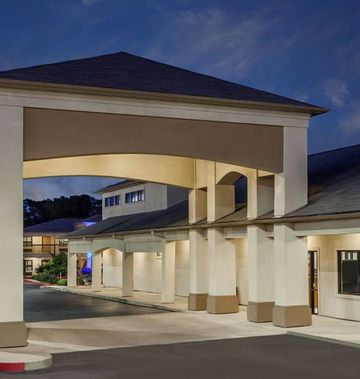 Days Inn & Suites Huntsville