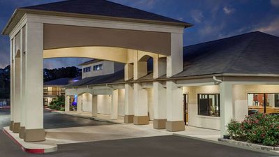 Days Inn & Suites Huntsville