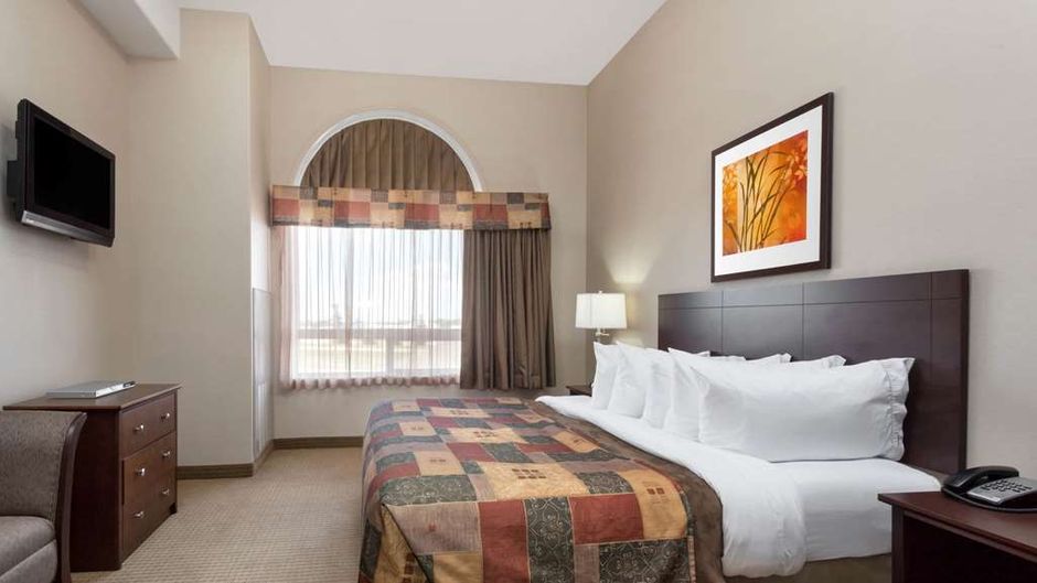 Ramada Weyburn Suite