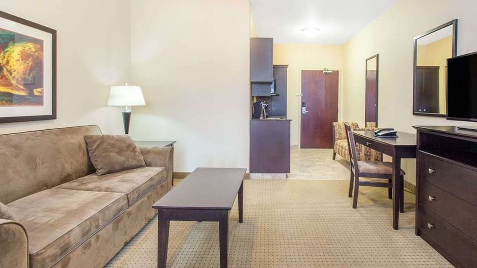 Ramada Pincher Creek Suite