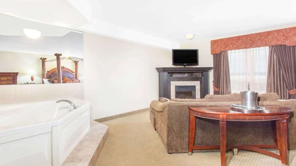 Ramada Pincher Creek Suite