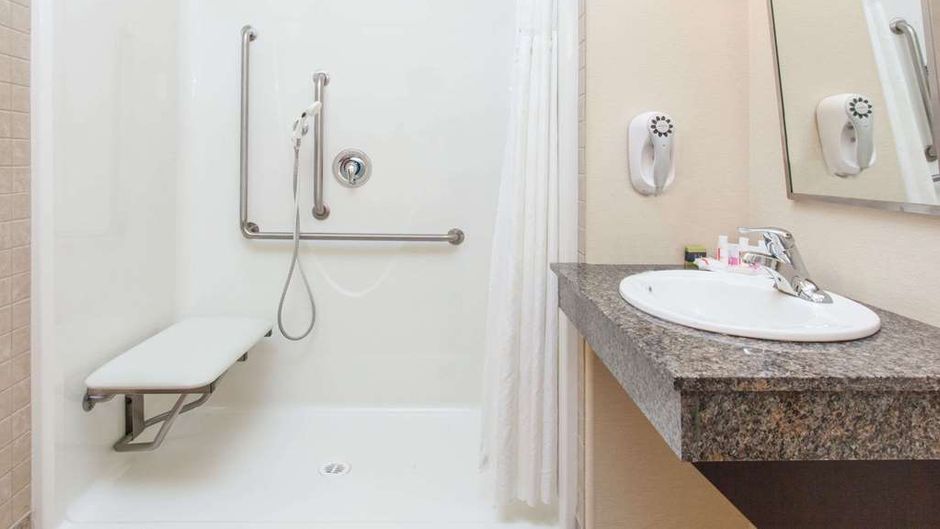 Ramada Pincher Creek Room