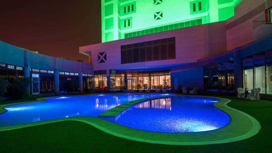 Ramada Al Qassim Hotel and Suites Pool