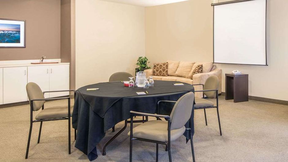 Super 8 Windsor Meeting