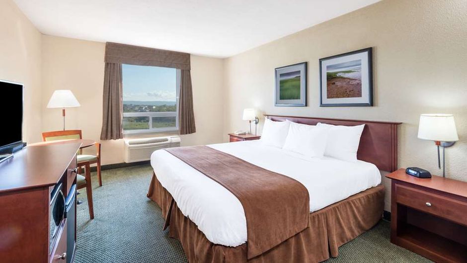 Super 8 Windsor Room