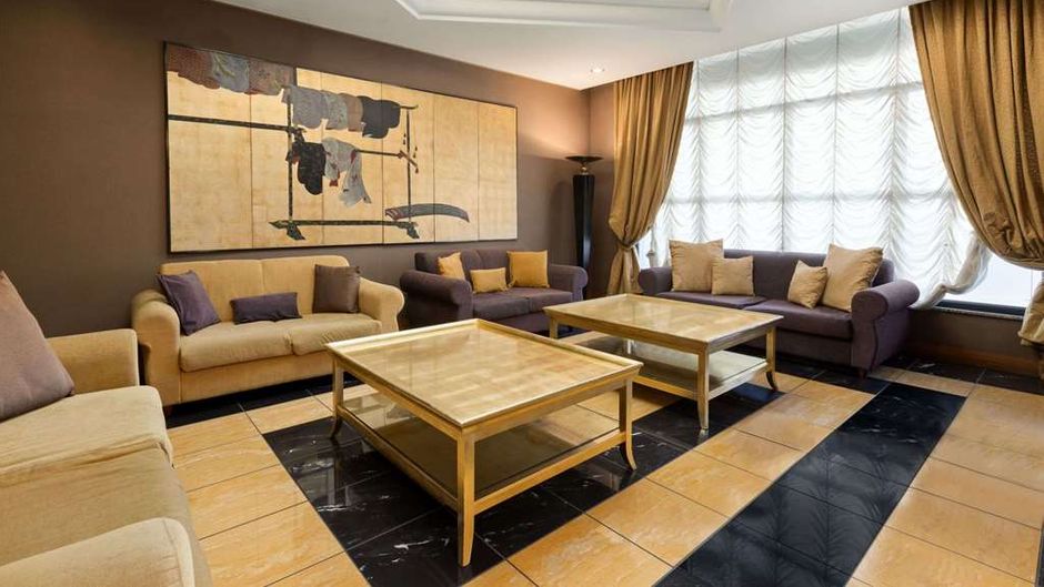 Ramada Naples Lobby