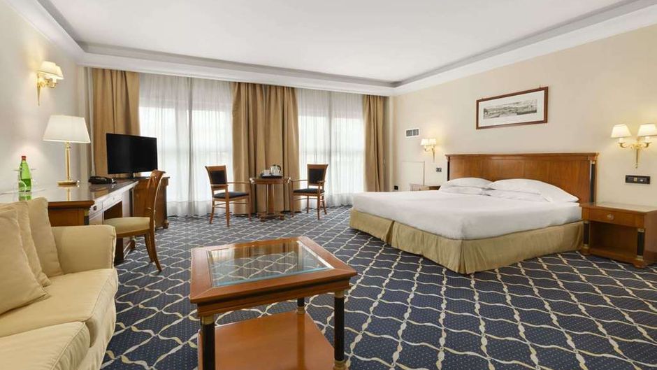 Ramada Naples Suite